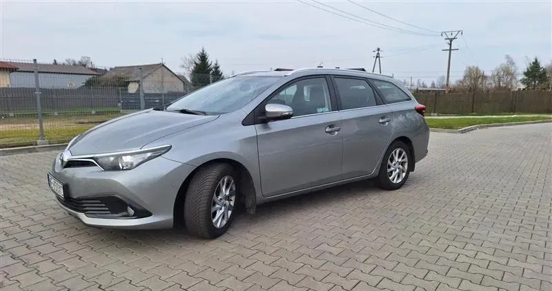 toyota auris piotrków trybunalski Toyota Auris cena 40000 przebieg: 196204, rok produkcji 2016 z Piotrków Trybunalski